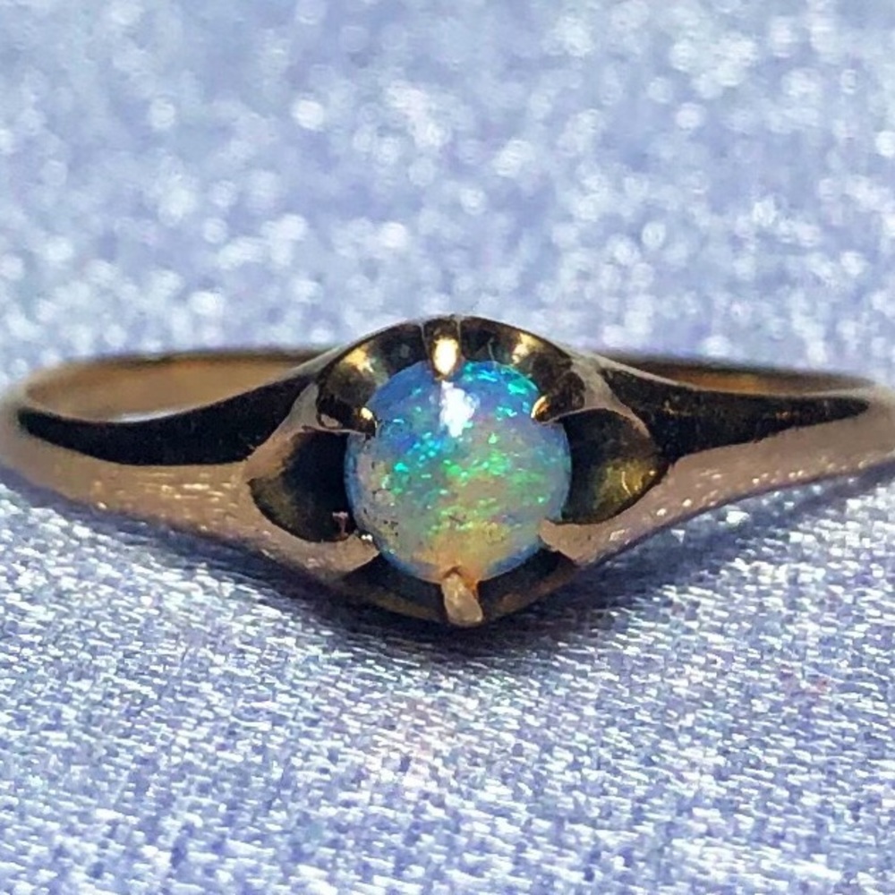 Vintage 10k Yellow Gold Opal Belcher Ring